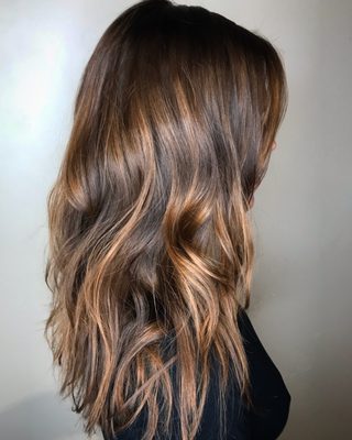 Roots Salon by null