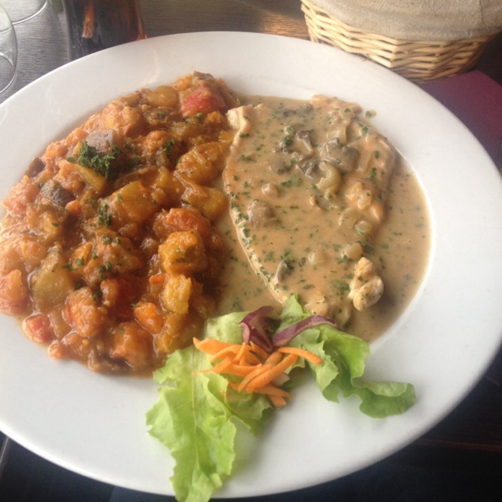 Le 46 - Escalopes de dinde à la Normande avec ratatouille. - Brasseries Near Me - Maisons-Laffitte, 78