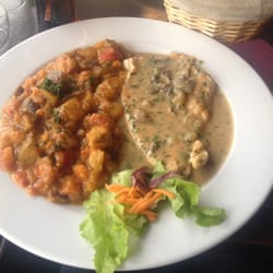 Le 46 - Escalopes de dinde à la Normande avec ratatouille.