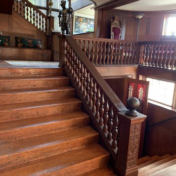 Cedar Gables Inn - Nice stairs - Bed & Breakfast Near Me - Napa, California