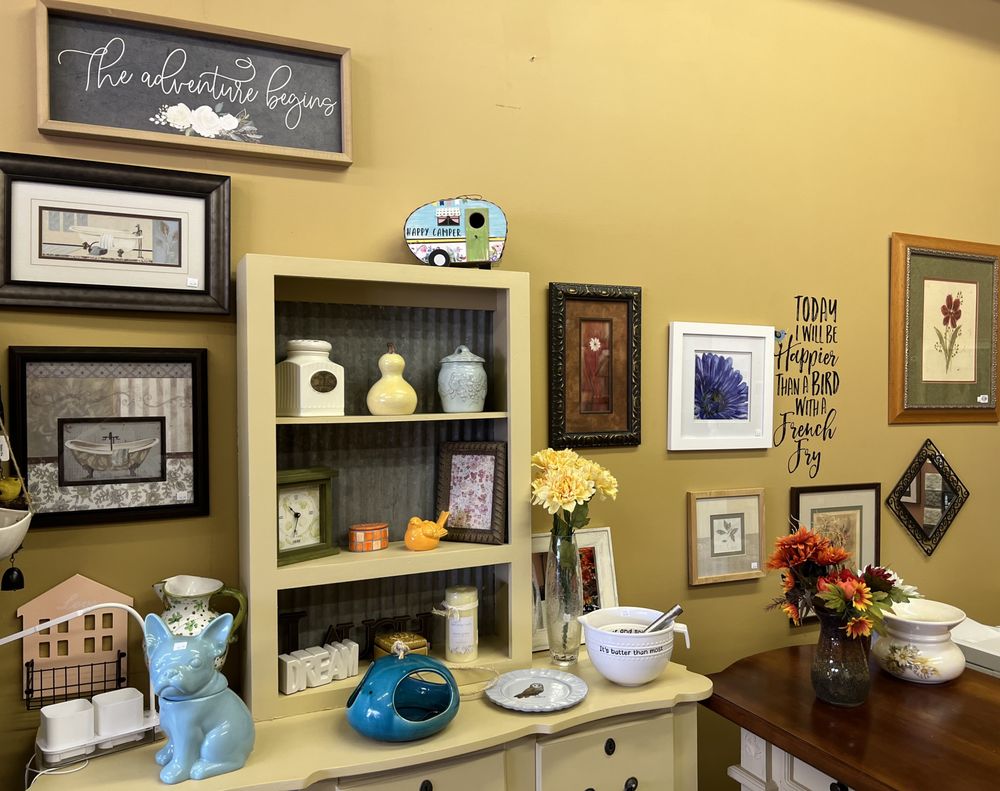 SHABBY CHIC Updated August 2024 708 11th St E, Glencoe, Minnesota Thrift Stores Phone