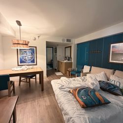 Margaritaville Resort Lake Tahoe - Two Queen Premium Suite - Living room