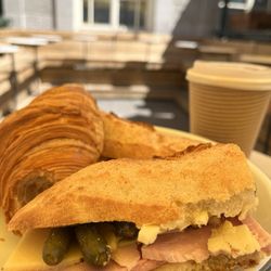 La Cave a Manger - Jambon beurre and croissant