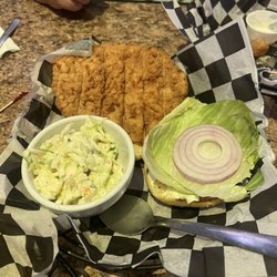 Brickers Pub - Tenderloin and slaw