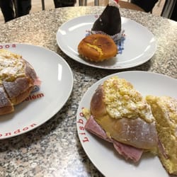 Lisboa Patisserie - God bread :)