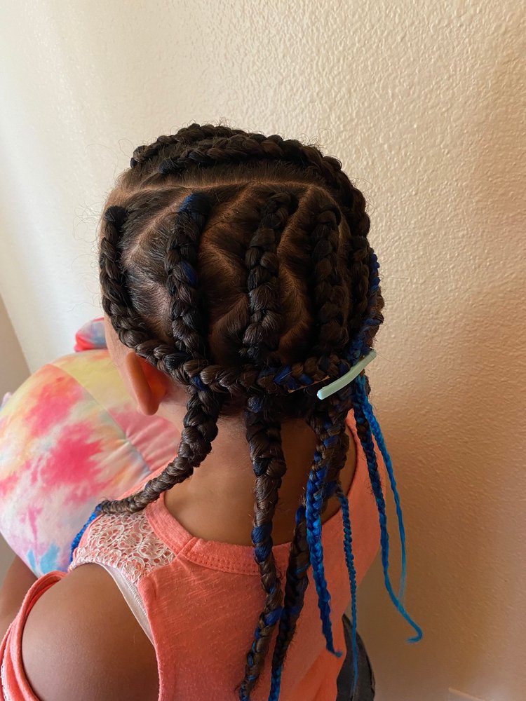 D Essence Studio Salon Logo