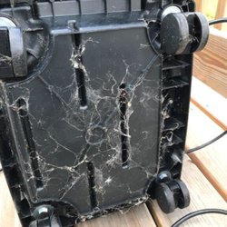 Lincare - Pictures of the bottom of the oxygen machine