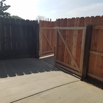 Peredo Custom Landscaping - Installation of wood fencing. - Landscaping Near Me Peredo Custom Landscaping - Installation of wood fencing. - Landscaping Near Me