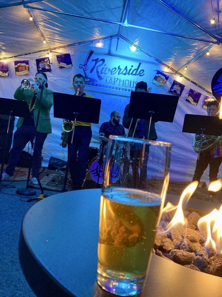 Riverside Taphouse Logo