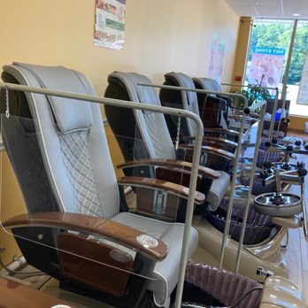 5 Star Nails & Spa - Partitions to keep everyone safe - Nail Salons Near Me - Nyack, New York