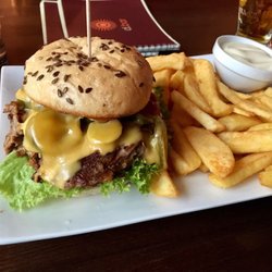 D. Bar - THE PULLED PORK - Burger der Monats August