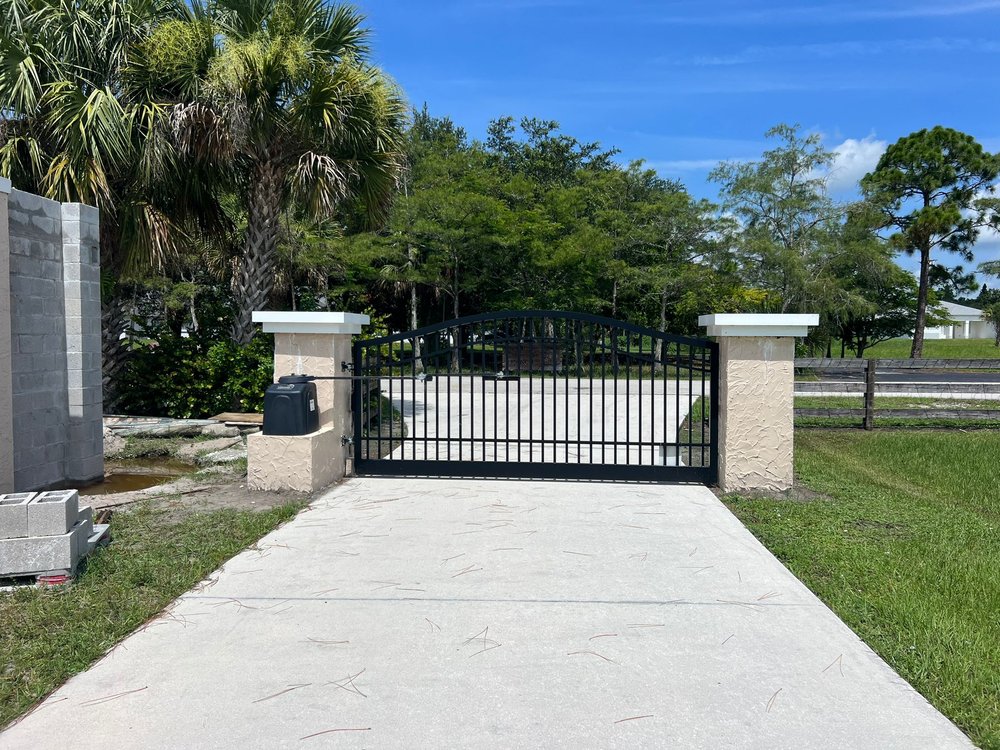 Calle Automatic Gate Repair - Garage Door Contractor in Doral, FL