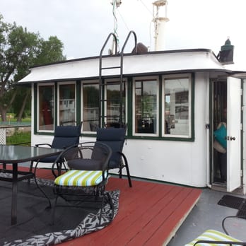 Covington Inn - Pilot Suite private outside deck - Bed & Breakfast Near Me - Saint Paul, Minnesota