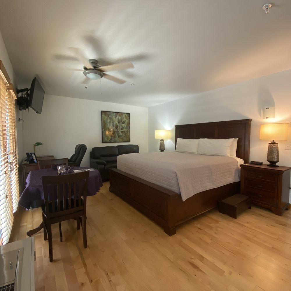 River Spring Lodge - Room - Bed & Breakfast Near Me - Darien Center, New York