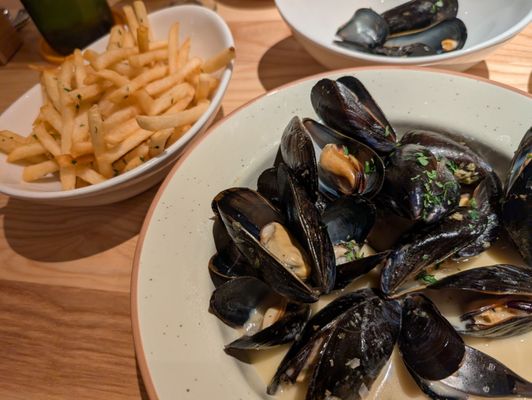 Neutral Ground Bar + Kitchen by null