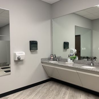RAW Gym Warzone - Clean, men's restroom. - Trainers Near Me - Spring, Texas