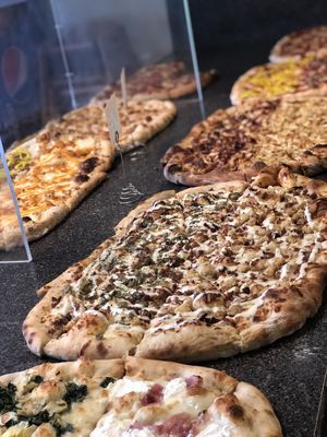 Brandanis Pizza by null