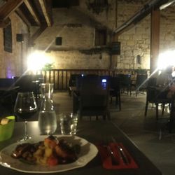 Le Seizième - The outside seating area