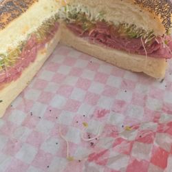 Beno's Deli