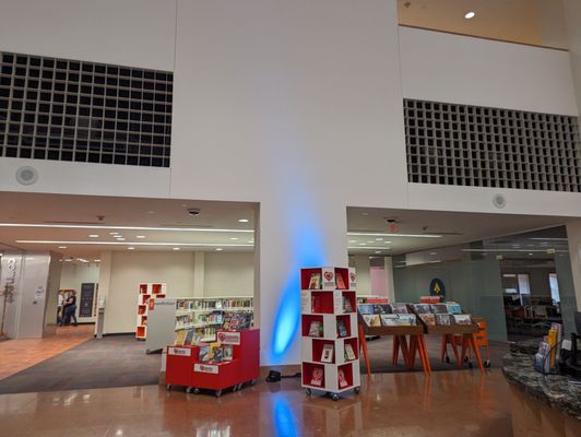 Central Library by null