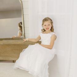 Beautiful indoor studio. Best photos of my daughter we have ever had!