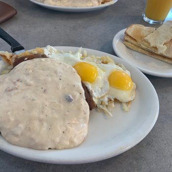 Carol's Corner Cafe - Country fried steak and eggs with hash brown and white toast - American Near Me - Vancouver, Washington Carol's Corner Cafe - Country fried steak and eggs with hash brown and white toast - American Near Me - Vancouver, Washington