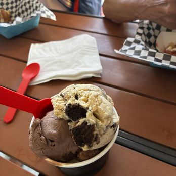 OMG Burgers and More - 3 scoop of chocolate shoppe - Burgers Near Me - Long Beach, California OMG Burgers and More - 3 scoop of chocolate shoppe - Burgers Near Me - Long Beach, California