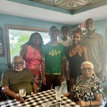 Magical Meat Boutique - Group family pic after our yummy meal! - British Near Me - Mount Dora, Florida