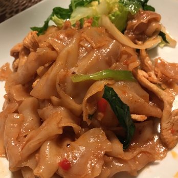 Sarin Thai - Chicken drunken noodles - Thai Near Me - Greenvale, New York Sarin Thai - Chicken drunken noodles - Thai Near Me - Greenvale, New York