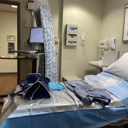 Northside Alpharetta Medical Campus - Patient room
