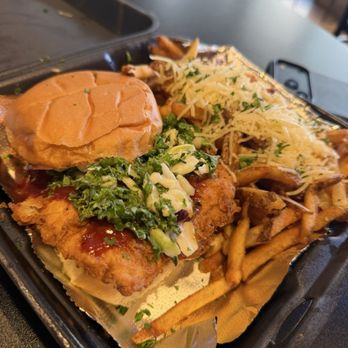Black Box Fix - Chicken sandwich and garlic Parmesan fries - Sandwiches Near Me - lyndhurst, Ohio Black Box Fix - Chicken sandwich and garlic Parmesan fries - Sandwiches Near Me - lyndhurst, Ohio