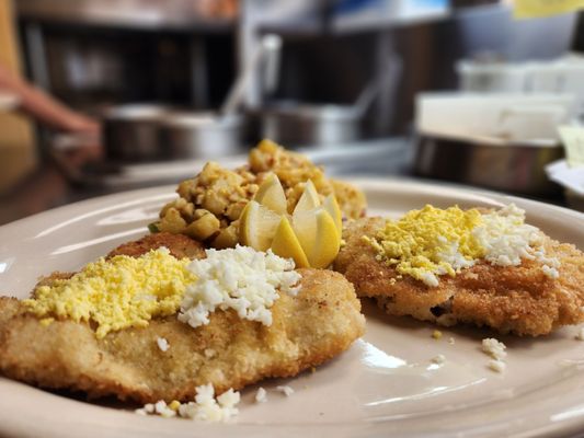 Lynn's Table by null