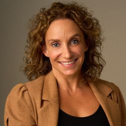 Felicia Hellman - The College Essay Gal
