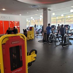 Retro Fitness - Cardio area