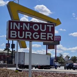 In-N-Out Burger - Sign of IN-N-Out Burger