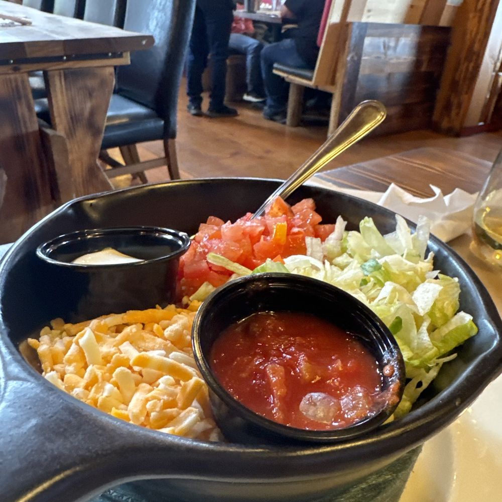 Montana's BBQ & Bar - Chicken Fajita toppings - Barbeque Near Me - Thunder Bay, Ontario Montana's BBQ & Bar - Chicken Fajita toppings - Barbeque Near Me - Thunder Bay, Ontario