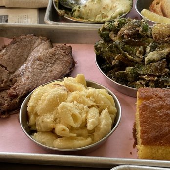Easy ‘Que - Brisket with Mac and cheese, Brussels sprout chips, and cornbread. - Barbeque Near Me - Kailua, Hawaii Easy ‘Que - Brisket with Mac and cheese, Brussels sprout chips, and cornbread. - Barbeque Near Me - Kailua, Hawaii