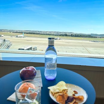 VIP Lounge Puerta Alcalá - having some drink and snacks - Airport Lounges Near Me - Madrid, M