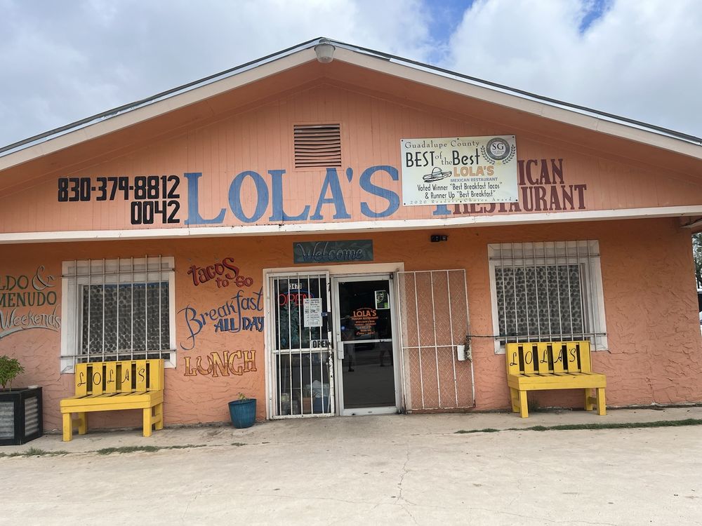 Lola's Mexican Food Logo
