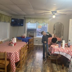 Juan & Allie's BBQ - Dining area