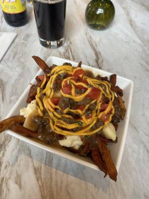 Petit Poutinerie by null