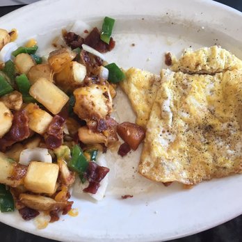 Debi's Restaurant - American Near Me - Savannah, Georgia