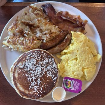 Mia Cafe and Wine Bar - Rocio breakfast - Wine Bars Near Me - Kirkland, Washington