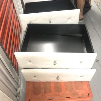 Moving Nola - They removed the drawers and somehow this happened. - Movers Near Me Moving Nola - They removed the drawers and somehow this happened. - Movers Near Me