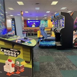 Chuck E. Cheese - More games