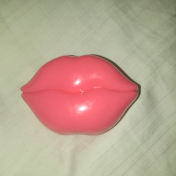 senti senti - TonyMoly kiss kiss lip scrub. WowI love it, lips feels smooth and soft after using it once. Around 7 dollars - Cosmetics & Beauty Supply Near Me - New York, New York senti senti - TonyMoly kiss kiss lip scrub. WowI love it, lips feels smooth and soft after using it once. Around 7 dollars - Cosmetics & Beauty Supply Near Me - New York, New York