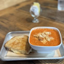 Lucky Luke Brewpub - Lunch special: half Grilled Cheese & Tomato Soup