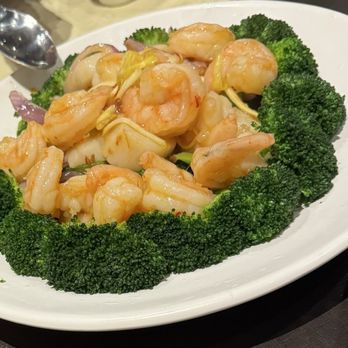 Dragon Beaux - Shrimp and scallops with broccoli - Dim Sum Near Me - San Francisco, California Dragon Beaux - Shrimp and scallops with broccoli - Dim Sum Near Me - San Francisco, California