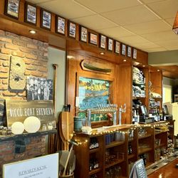 Wood Boat Brewery - Bar