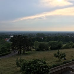 Kardinal Schulte Haus - Direkter Blick auf den Kölner Dom (Bildmitte)